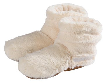 Slippies® Boots Deluxe beige (Gr. 37-42): Flauschige, cremefarbene Slipper-Boots mit weicher Textur, gemütlicher hoher Knöchelpassform und wohltuendem Lavendelduft für zusätzlichen Komfort.
