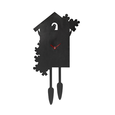 Die Wanduhr Jubi Kuckucksuhr ist eine moderne schwarze Wanduhr in Form eines Vogelhauses mit kleinem Vogel und roten Zeigern auf weißem Hintergrund – zeitloses Design und hochwertige Verarbeitung.