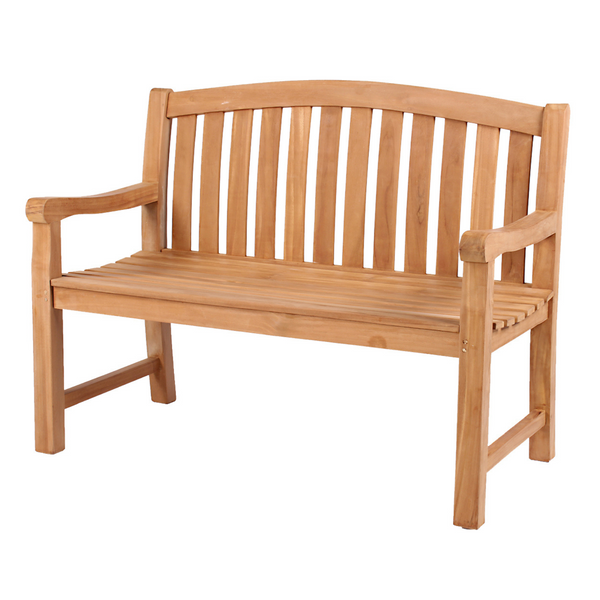 Gartenbank Swindon aus Naturholz mit ergonomischer Form, Armlehnen sowie einer lattenierten Rücken- und Sitzfläche, vor weißem Hintergrund gezeigt.