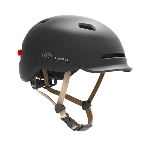 Der mattschwarze Fahrradhelm mit Bremslicht und SOS-Alarm verfügt über braune Riemen, ein rotes Rücklicht, SOS-Notruf und Sturzerkennung. Wird auf weißem Hintergrund angezeigt.