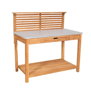 Der Pflanztisch Teak verfügt über eine verzinkte Arbeitsfläche, massives Teakholz, einen Lamellenrücken, eine ausziehbare Schublade, ein unteres Ablagefach und eine glatte Arbeitsoberfläche.