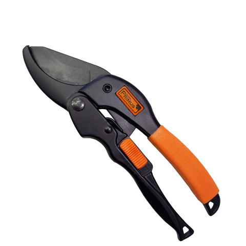 Die schwarz-orangefarbene PowerGleit Garten-Schere verfügt über fortschrittliche Technologie und ist daher ideal für den präzisen Schnitt von Sträuchern und Bäumen.